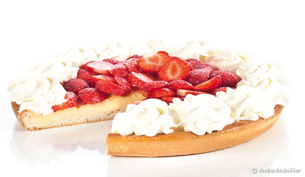 Aardbeienvlaai met verse aardbeien